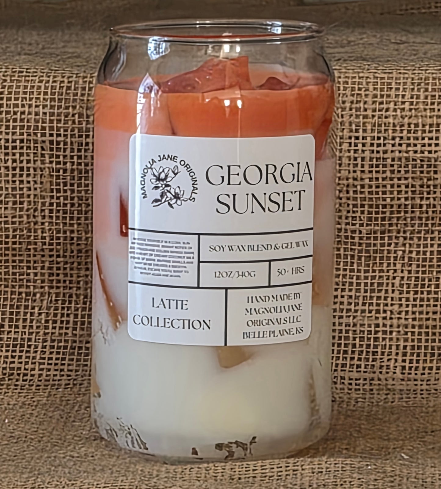 Escape to paradise with Georgia Sunset, a luminous candle that captures the essence of tropical bliss. Juicy mango and creamy coconut milk intertwine with the warmth of sweet Georgia peaches, creating a fragrance that transports you to golden hour by the coast. The captivating pale orange and creamy white palette mirrors a breathtaking sunset, while mesmerizing gel wax ice cubes add movement and visual allure as they slowly dissolve. Bring the magic of a perfect evening into your home.