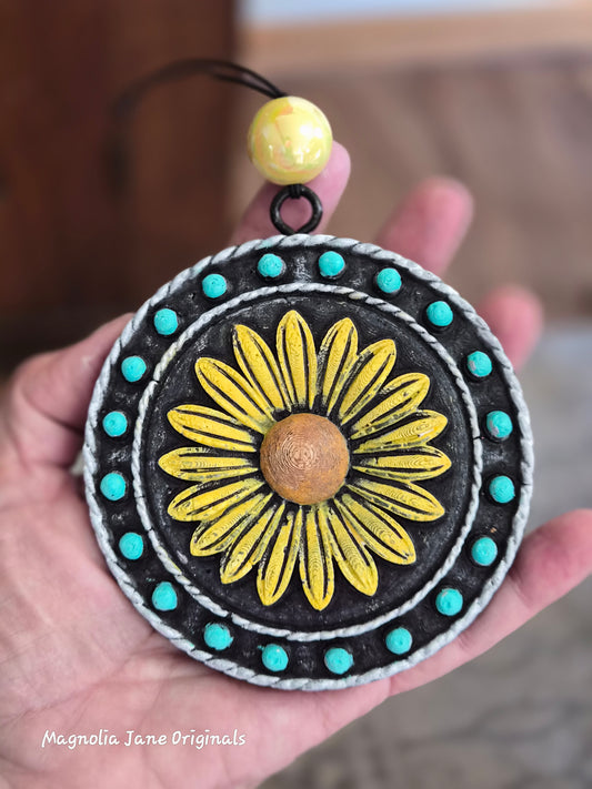 Freshie- Sunflower Concho